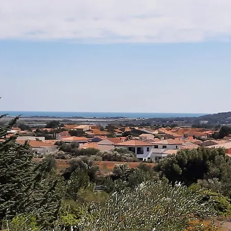 Camping Les Hauts De L'arena Campsite Caves